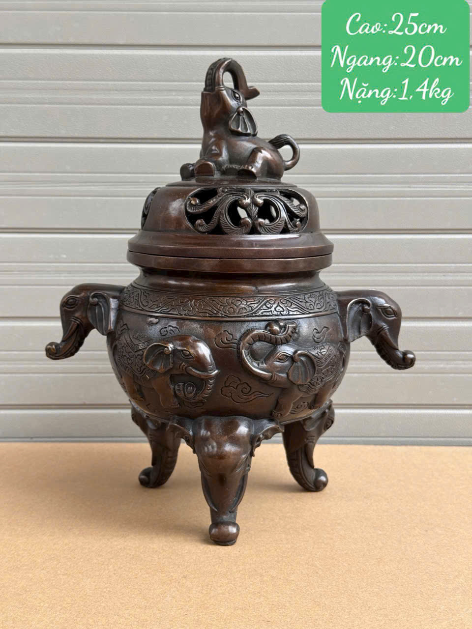 Lư Trầm Bằng Đồng Chạm Voi Cao 25cm Nặng 1.4kg